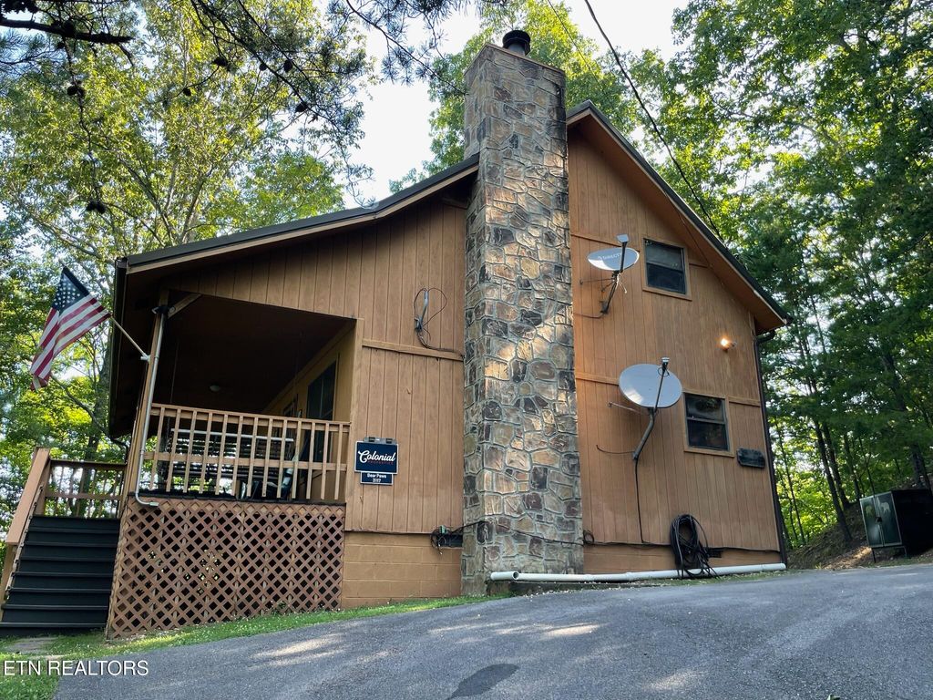 Photo of 3117 Bear Mountain Lane, Sevierville, TN 37876 (MLS # 1329076)