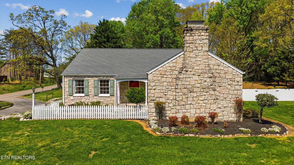 Photo of 1440 Woodthrush Drive, Maryville, TN 37803 (MLS # 1336602)