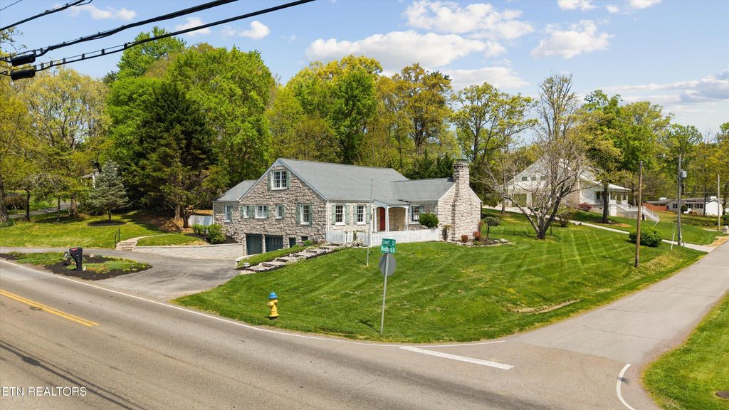 Photo of 1440 Woodthrush Drive, Maryville, TN 37803 (MLS # 1336602)