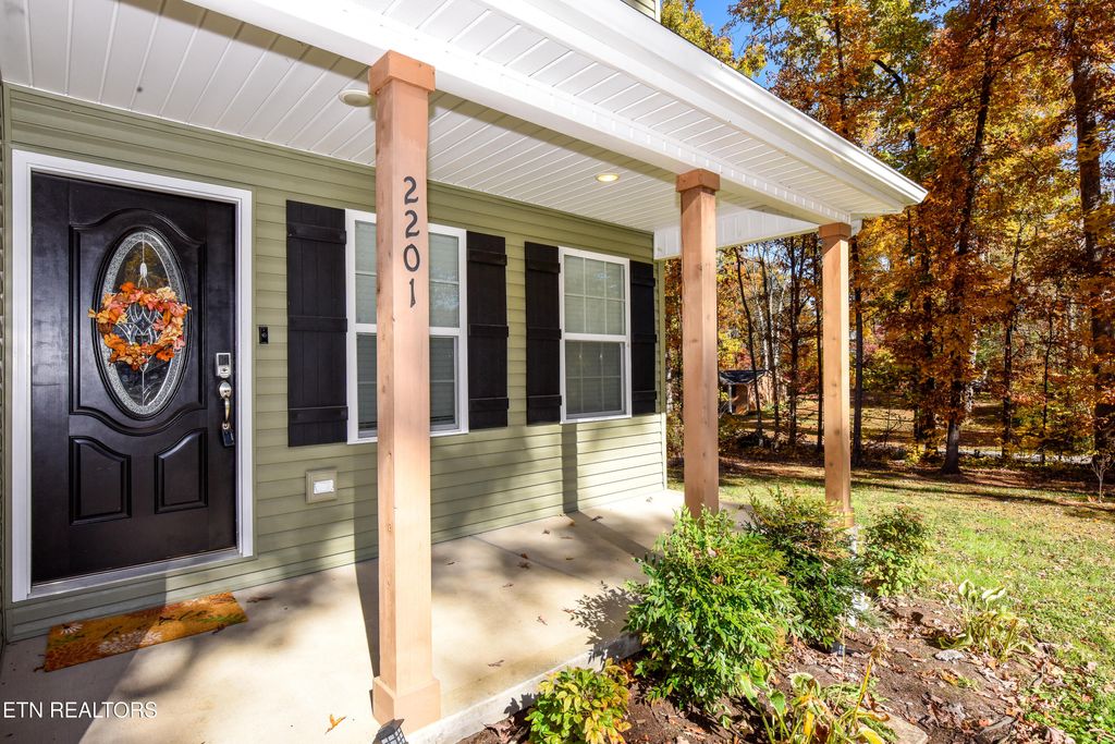 Photo of 2201 Ridgecrest Drive, Maryville, TN 37803 (MLS # 1321314)