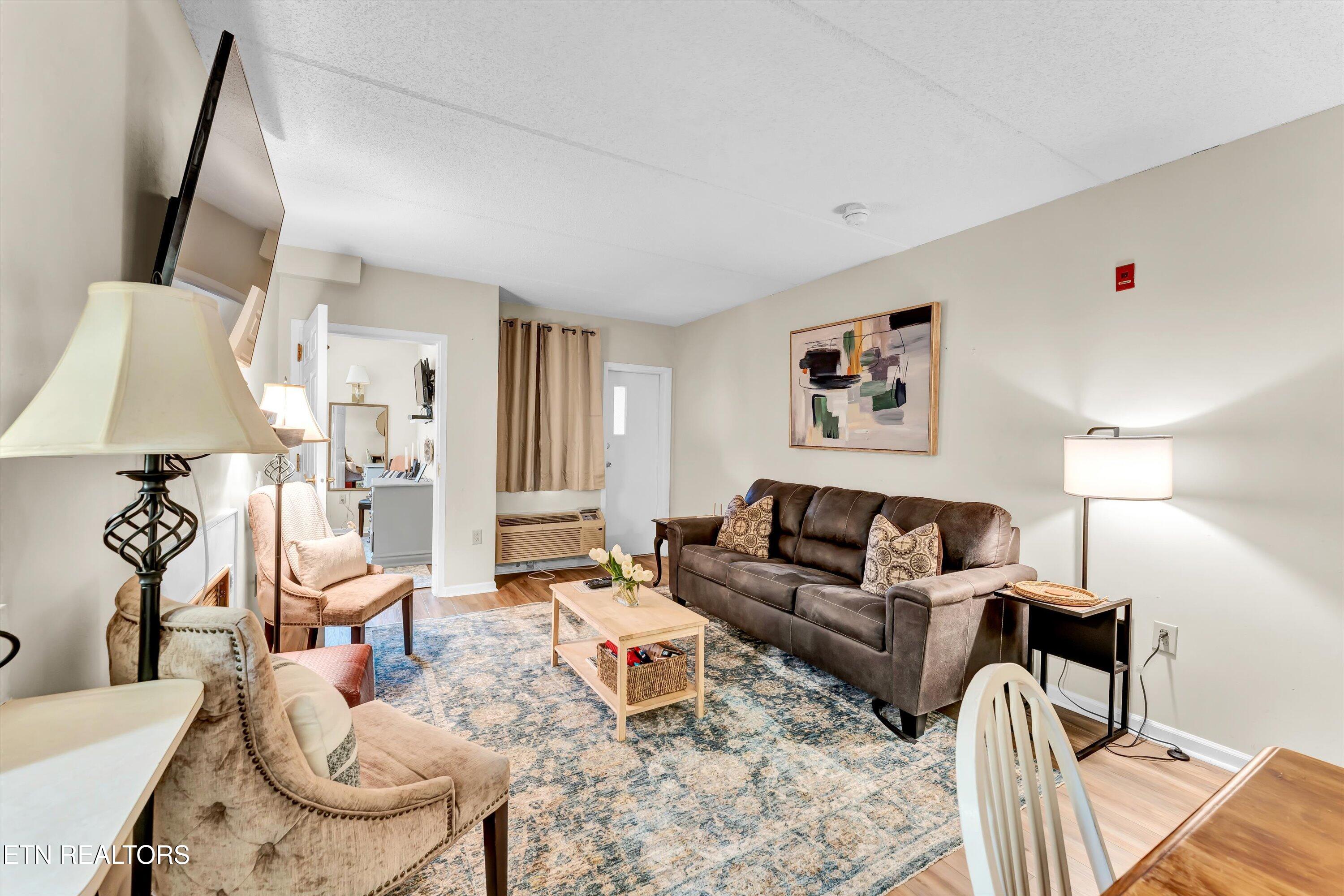 413 Baskins Creek Rd 205