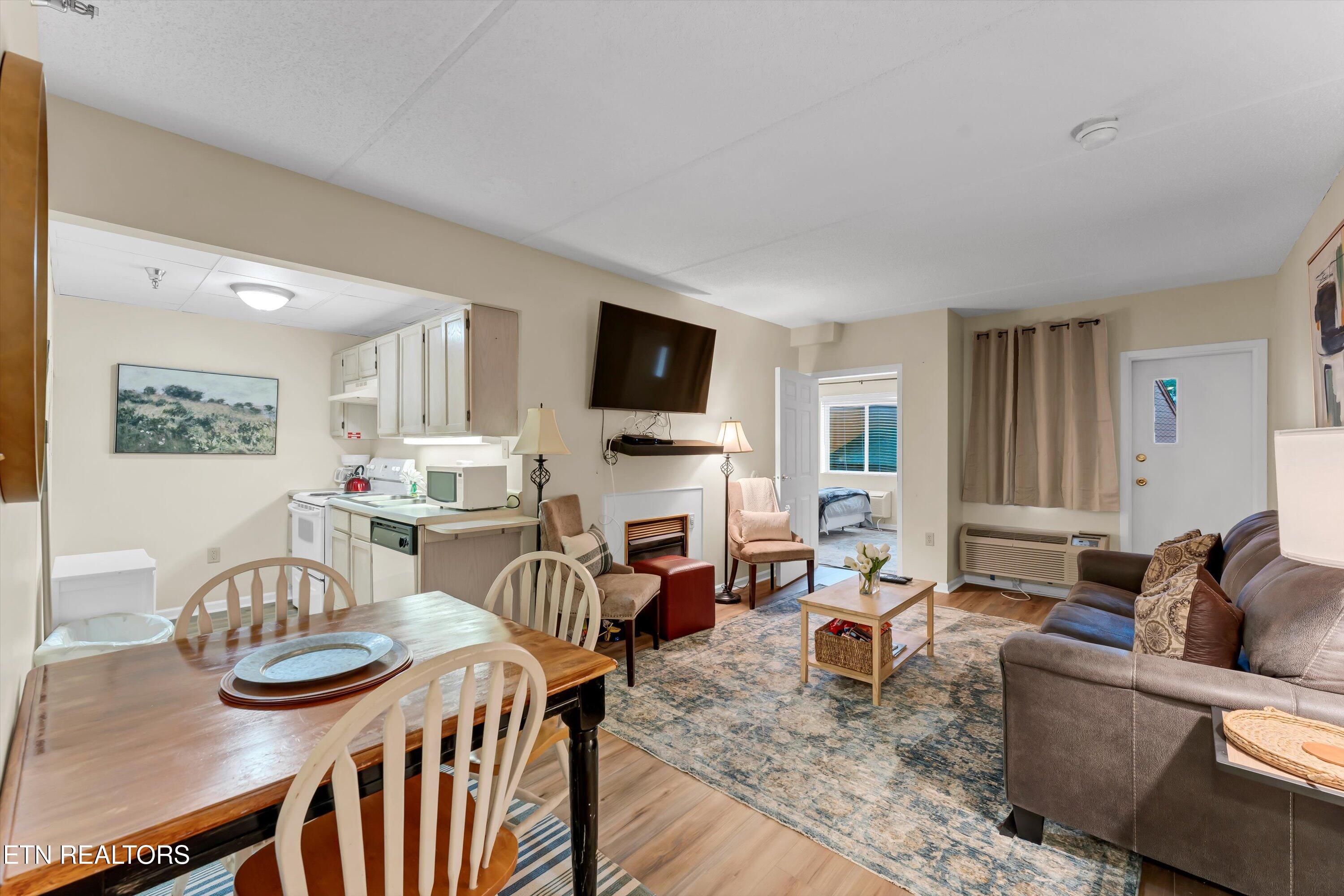 413 Baskins Creek Rd 205