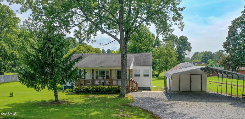 Photo of 702 Sycamore Lane, Oliver Springs, TN 37840 (MLS # 1237343)