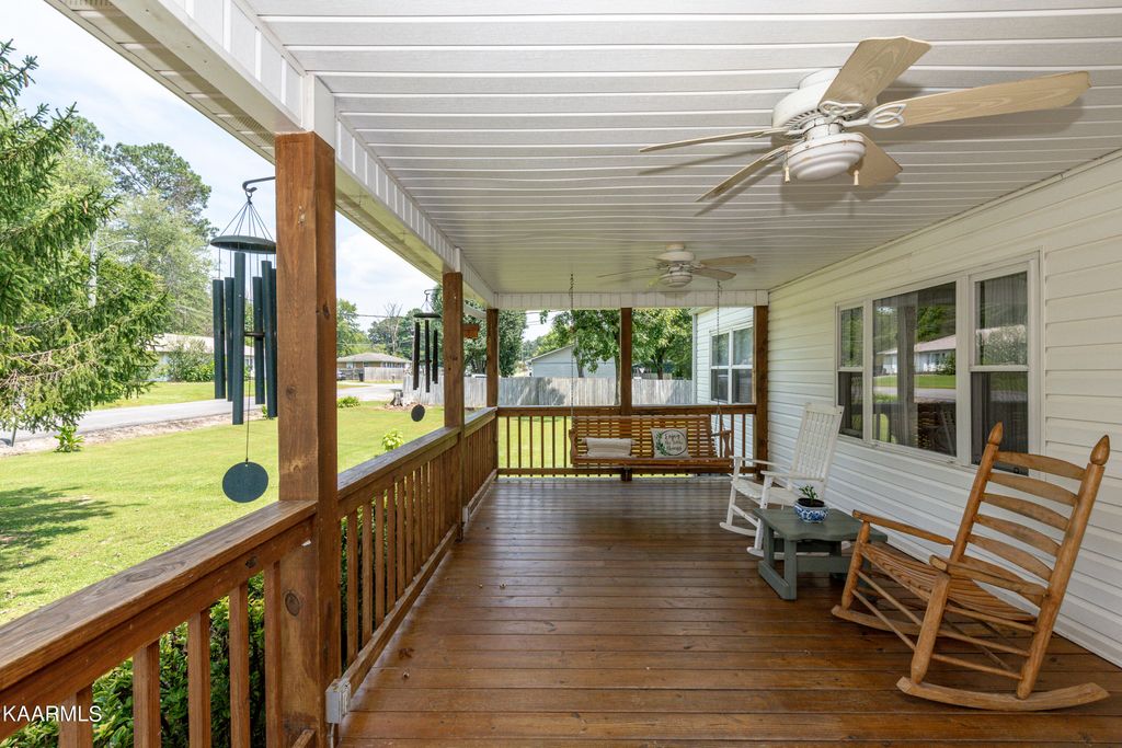 Photo of 702 Sycamore Lane, Oliver Springs, TN 37840 (MLS # 1237343)