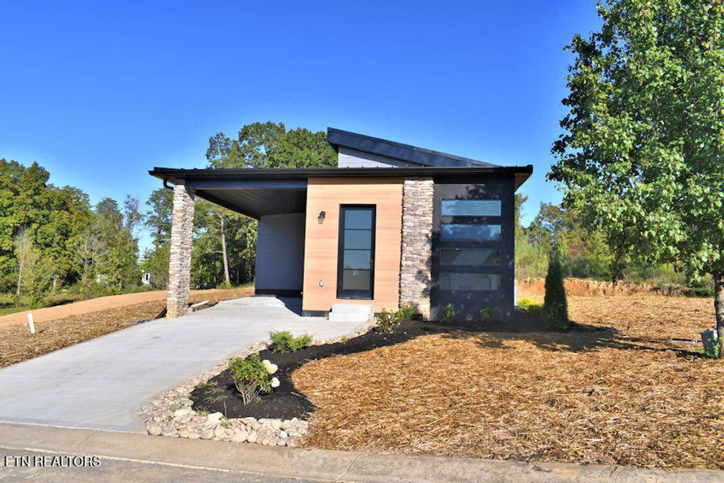 Photo of 2310 Rock Gardens Drive Drive, Sevierville, TN 37876 (MLS # 1315624)