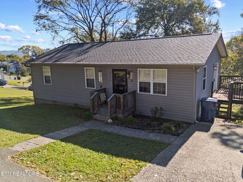 Photo of 717 Shaw St, Clinton, TN 37716 (MLS # 1319173)
