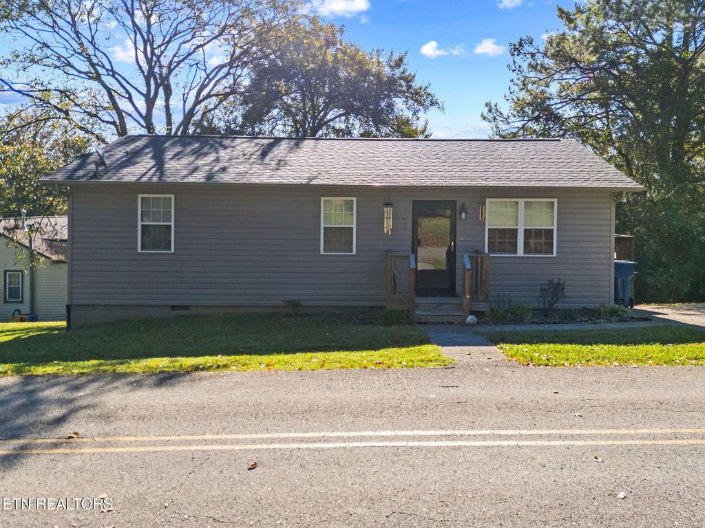 Photo of 717 Shaw St, Clinton, TN 37716 (MLS # 1319173)