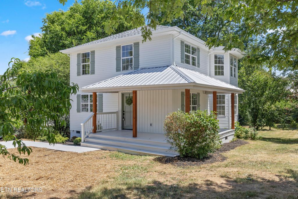 Photo of 157 W Watt St, Alcoa, TN 37701 (MLS # 1310090)