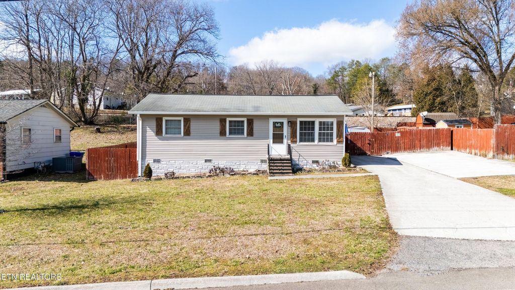 Photo of 215 Hillcrest St, Clinton, TN 37716 (MLS # 1292201)