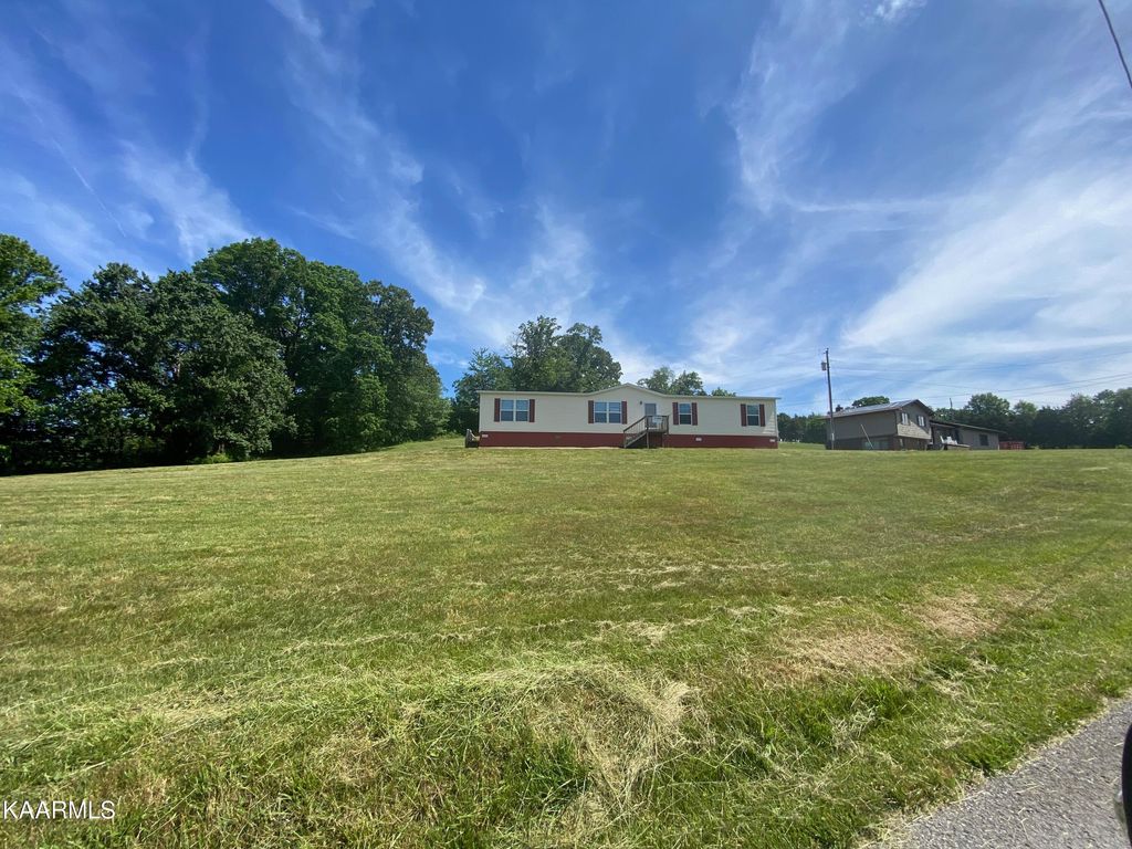 Photo of 806 Jim Pressnell Rd, Tazewell, TN 37879 (MLS # 1227403)