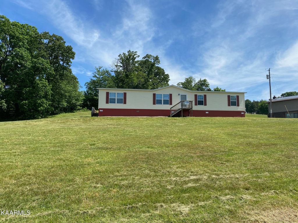 Photo of 806 Jim Pressnell Rd, Tazewell, TN 37879 (MLS # 1227403)