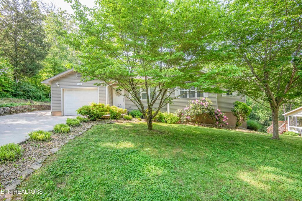 Photo of 701 Hill St, Kingston, TN 37763 (MLS # 1299566)