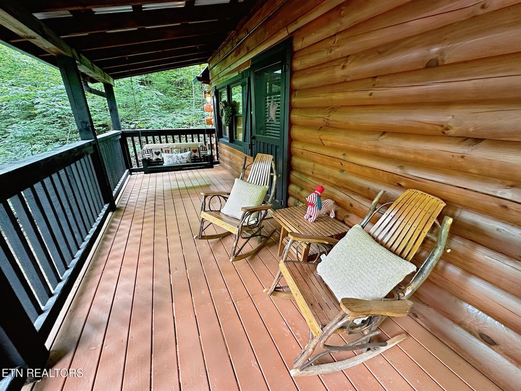 Photo of 831 Bear Run Way, Sevierville, TN 37862 (MLS # 1291218)