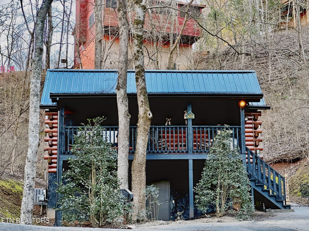 Photo of 831 Bear Run Way, Sevierville, TN 37862 (MLS # 1291218)