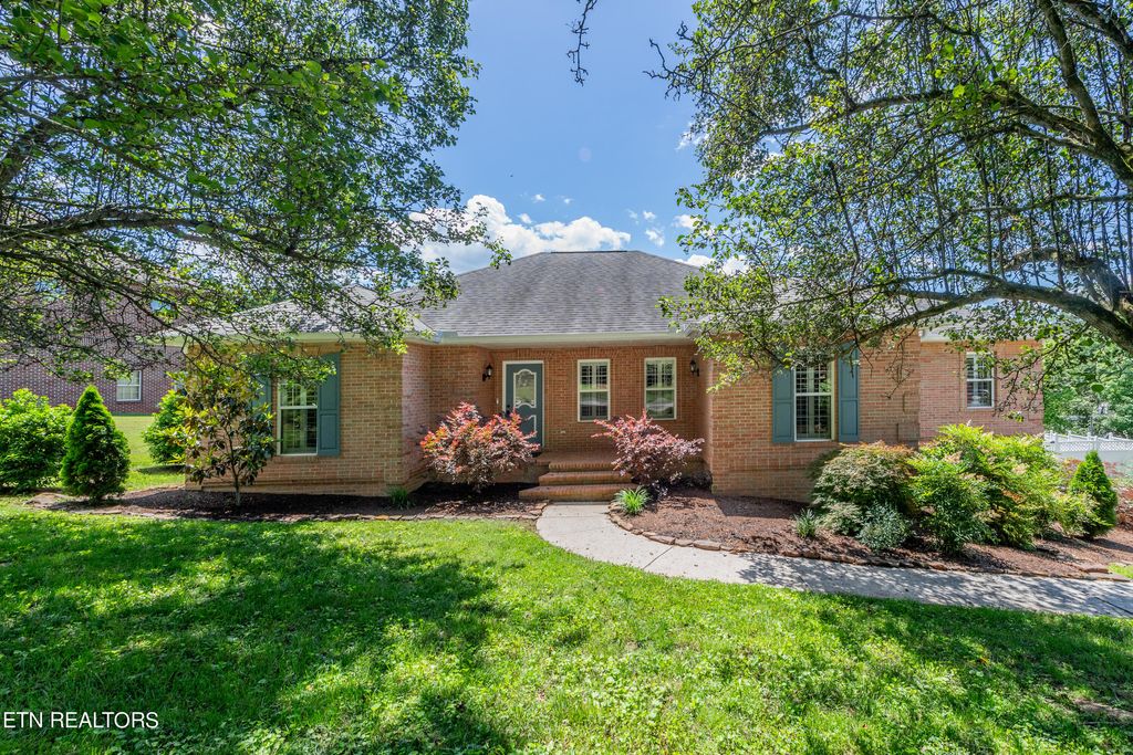 Photo of 1244 River Oaks Drive, Kingston, TN 37763 (MLS # 1259087)
