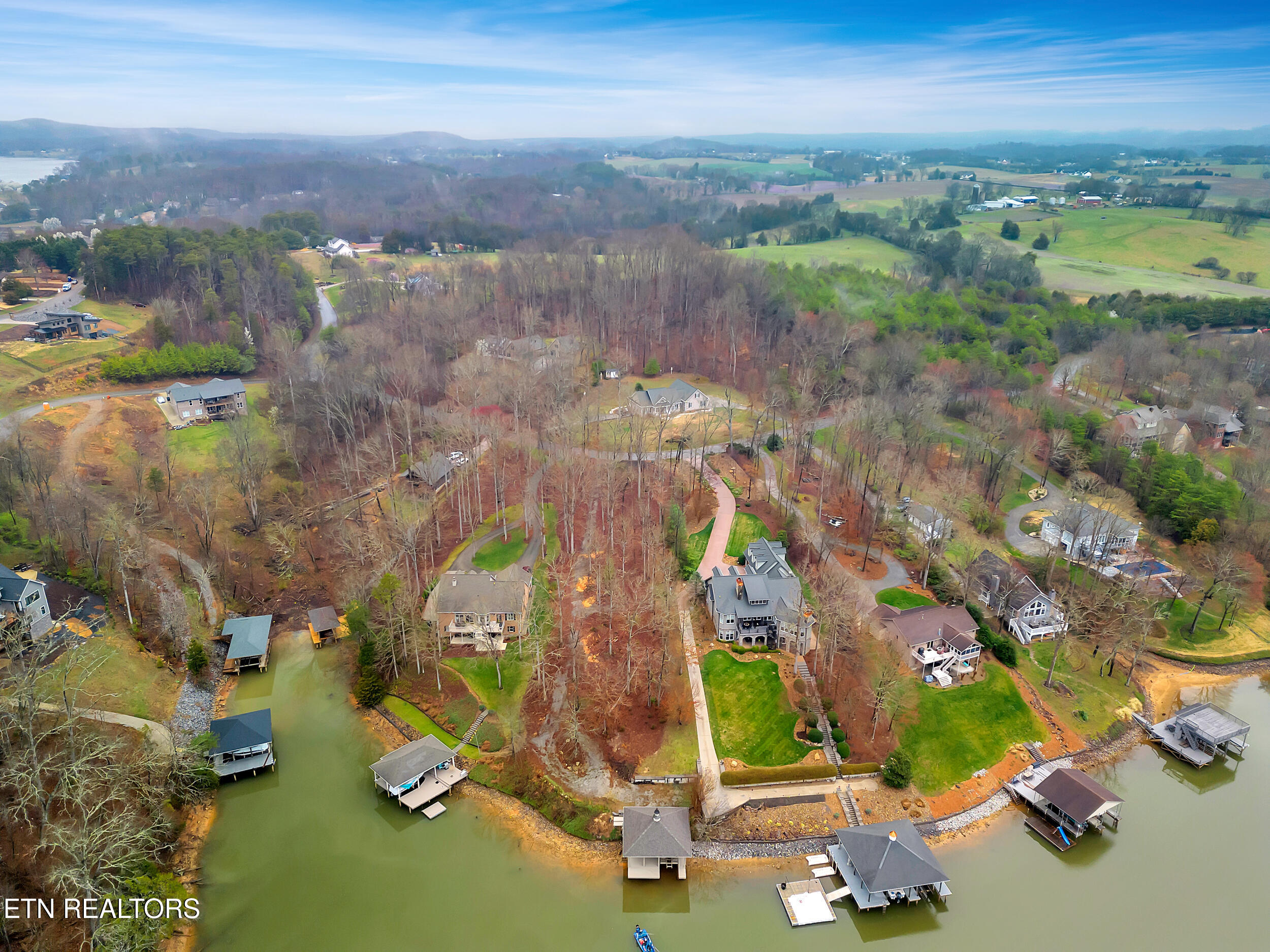 927 Windridge Rd