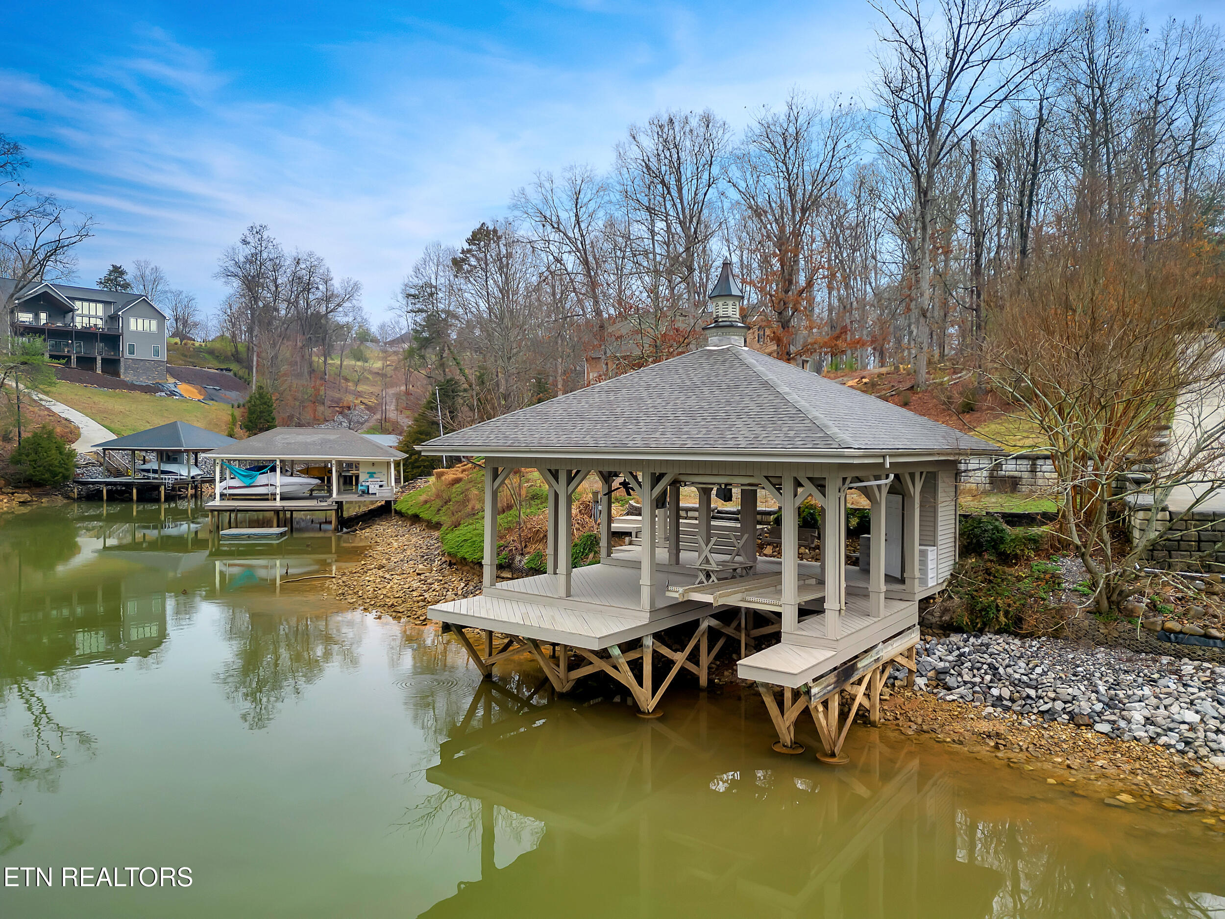 927 Windridge Rd