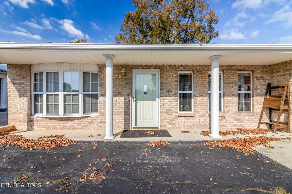 Photo of 988 Main St, Wartburg, TN 37887 (MLS # 1241539)