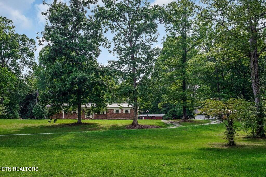 852 EASTLAND ROAD Rd