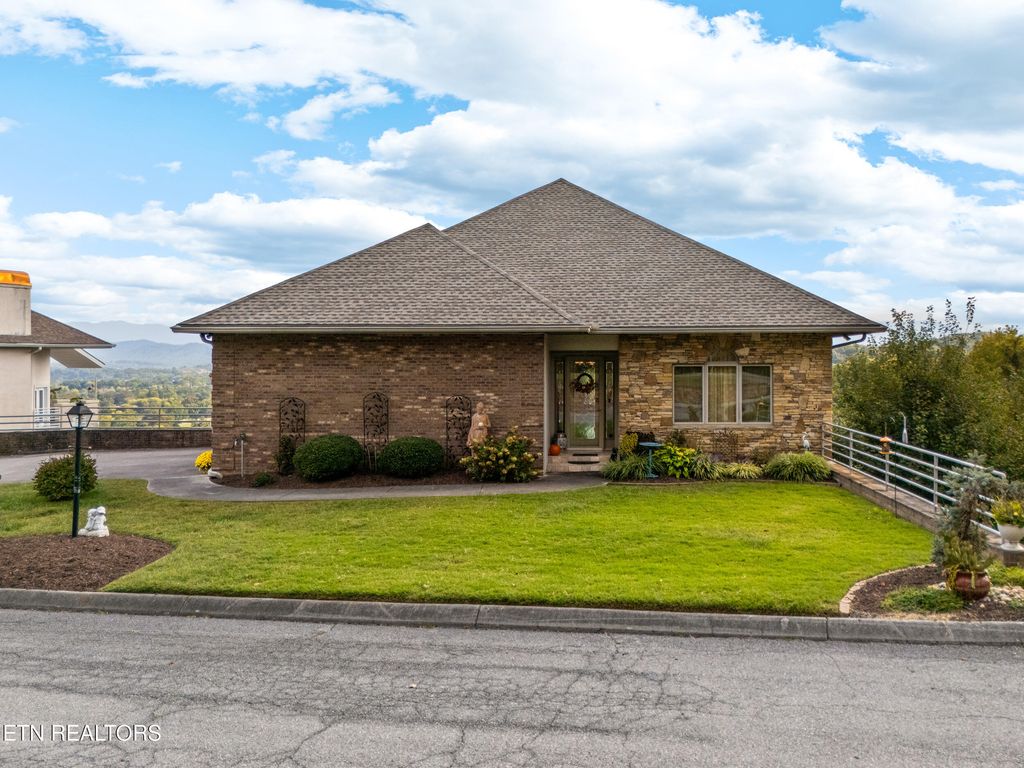 Photo of 206 Timberlodge Lane, Sevierville, TN 37862 (MLS # 1316755)