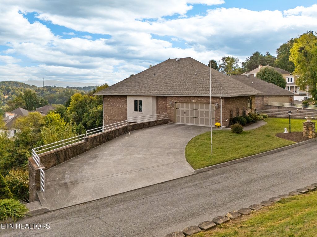 Photo of 206 Timberlodge Lane, Sevierville, TN 37862 (MLS # 1316755)
