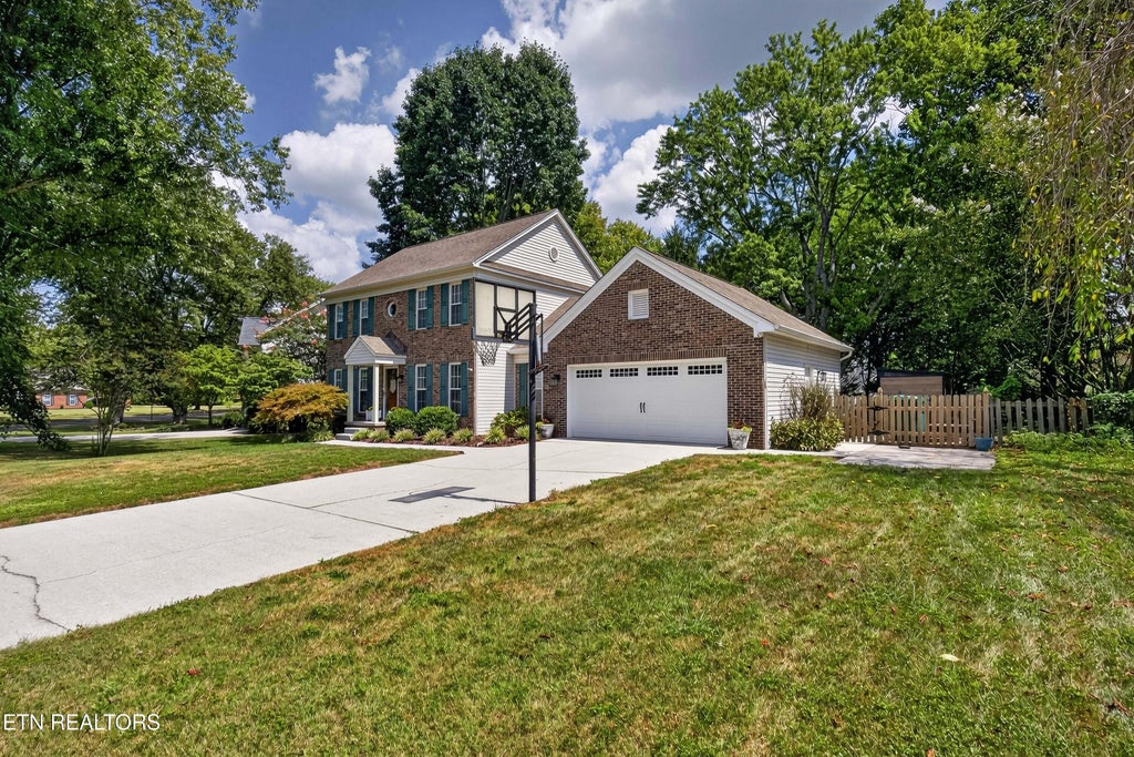 Photo of 1204 Wenlock Rd, Knoxville, TN 37922 (MLS # 1354087)