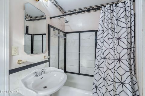 Tiny photo for 3823 Kingston Pike, Knoxville, TN 37919 (MLS # 1327785)