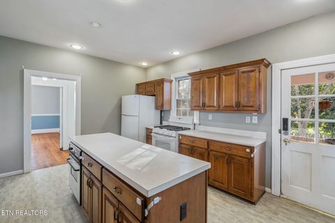 Tiny photo for 3823 Kingston Pike, Knoxville, TN 37919 (MLS # 1327785)