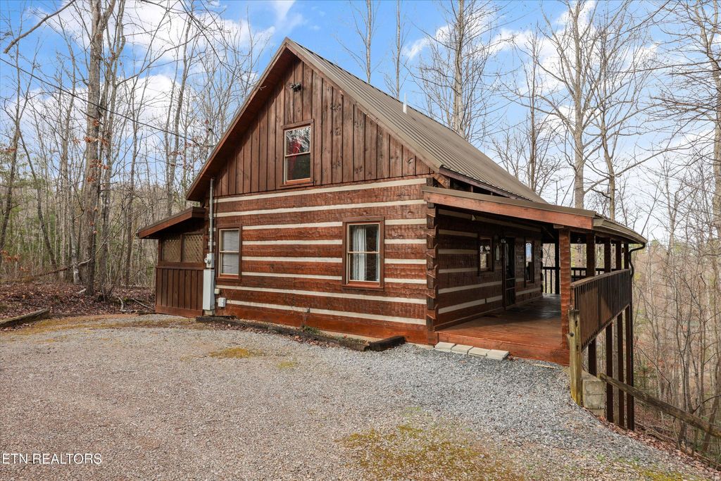 Photo of 1128 Oak Court, Gatlinburg, TN 37738 (MLS # 1326918)