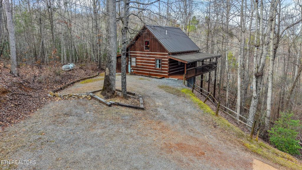 Photo of 1128 Oak Court, Gatlinburg, TN 37738 (MLS # 1326918)