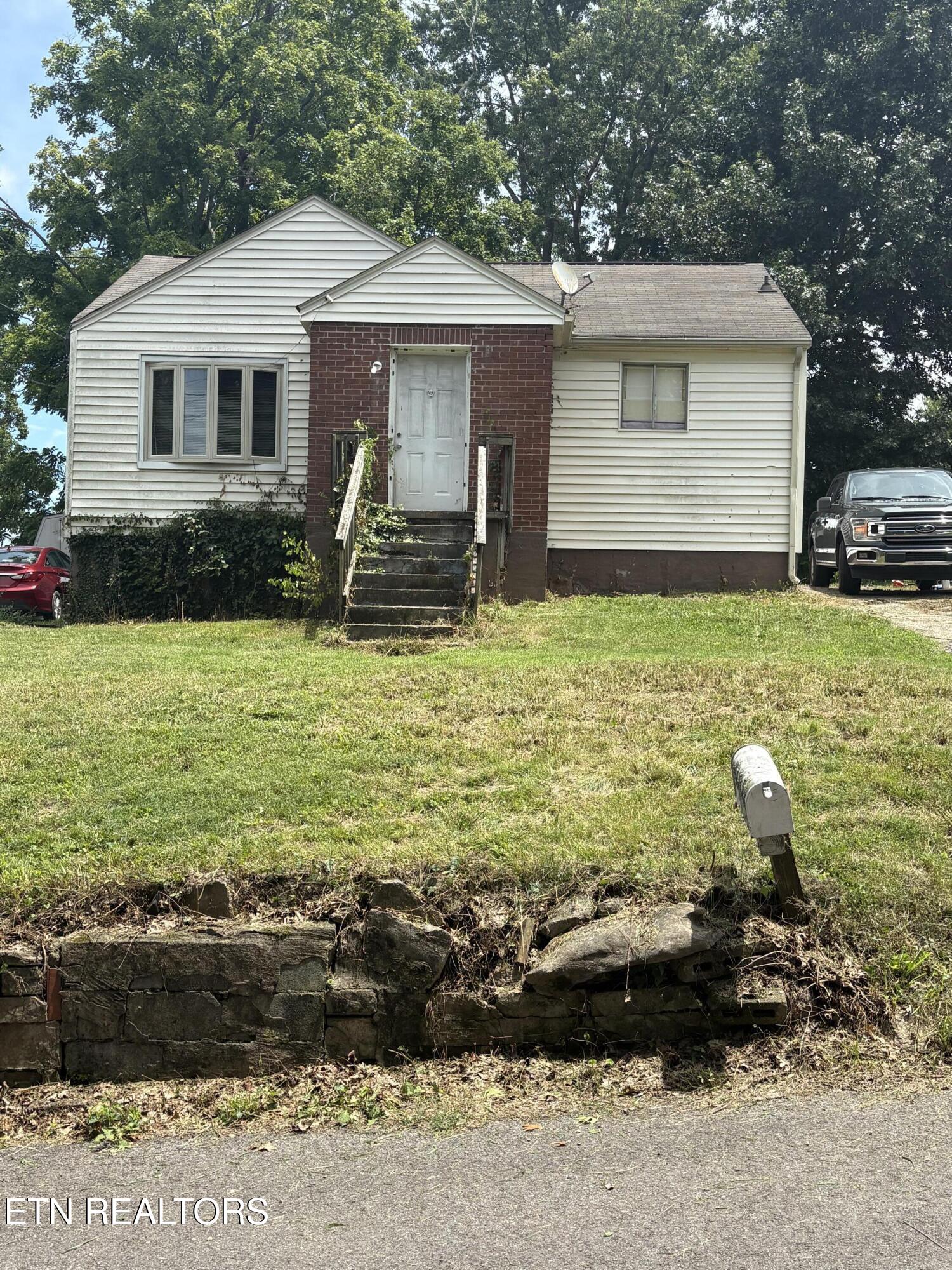 Photo 1 of 22 — 1840 Buford St, Knoxville, TN 37920