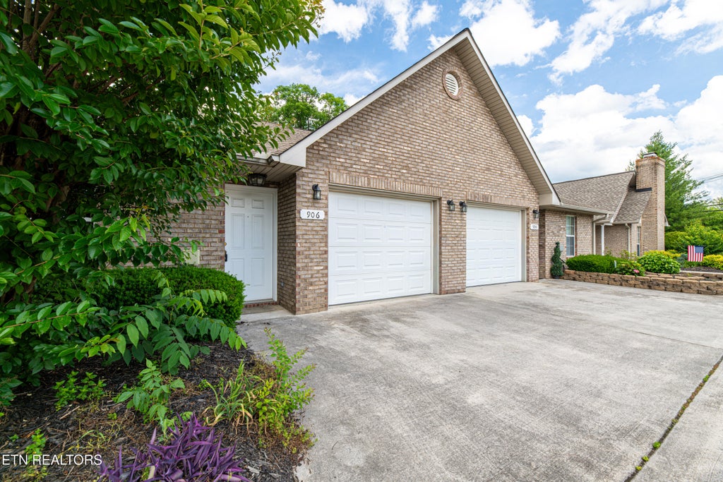 Photo of 906 Mercer Drive, Maryville, TN 37801 (MLS # 1345635)