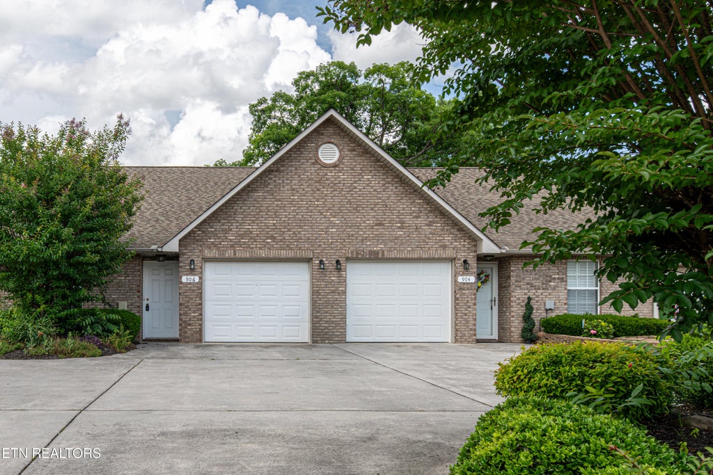 Photo of 906 Mercer Drive, Maryville, TN 37801 (MLS # 1345635)
