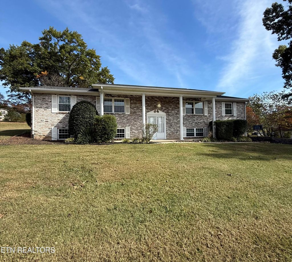 Photo of 2112 Spring Hill Rd, Knoxville, TN 37914 (MLS # 1319841)
