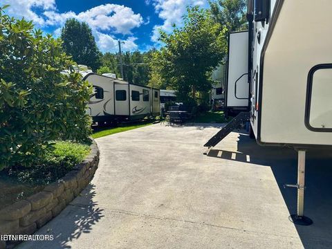 Tiny photo for 94 Highway 73, Townsend, TN 37882 (MLS # 1335861)