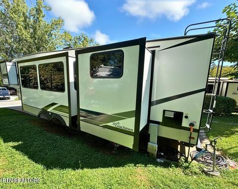 Tiny photo for 94 Highway 73, Townsend, TN 37882 (MLS # 1335861)