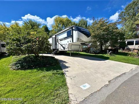 Tiny photo for 94 Highway 73, Townsend, TN 37882 (MLS # 1335861)