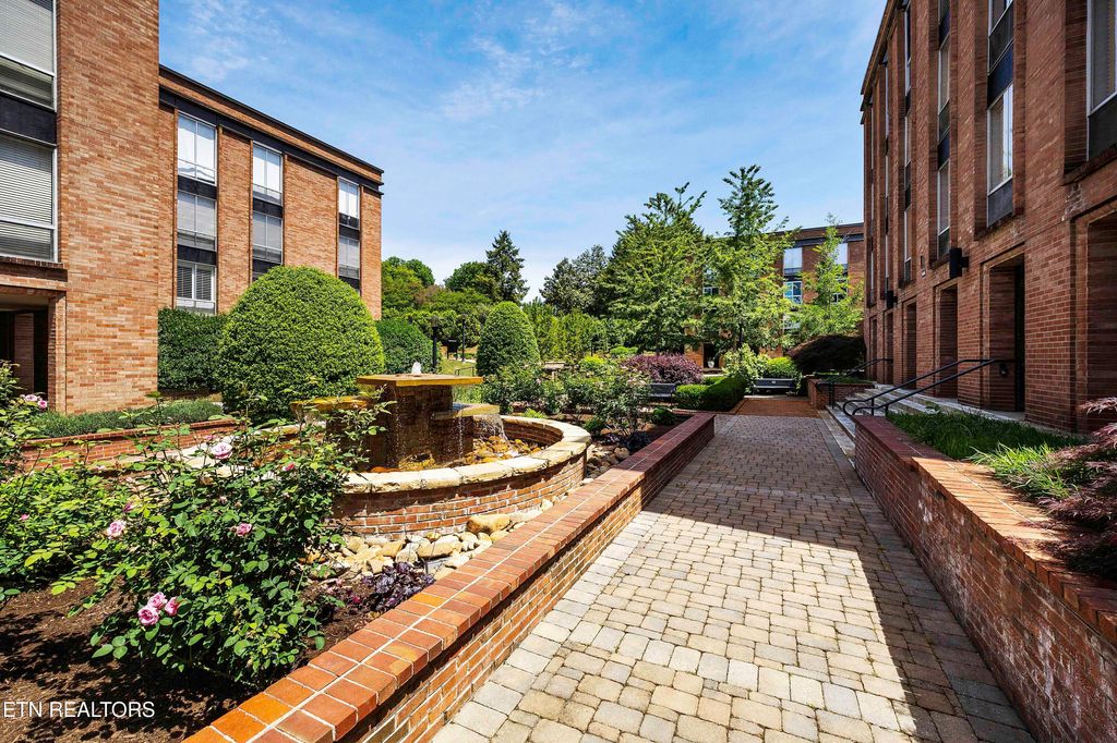 Photo of 1400 Kenesaw Ave #12G, Knoxville, TN 37919 (MLS # 1339239)