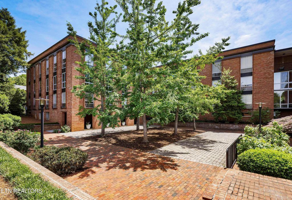 Photo of 1400 Kenesaw Ave #12G, Knoxville, TN 37919 (MLS # 1339239)