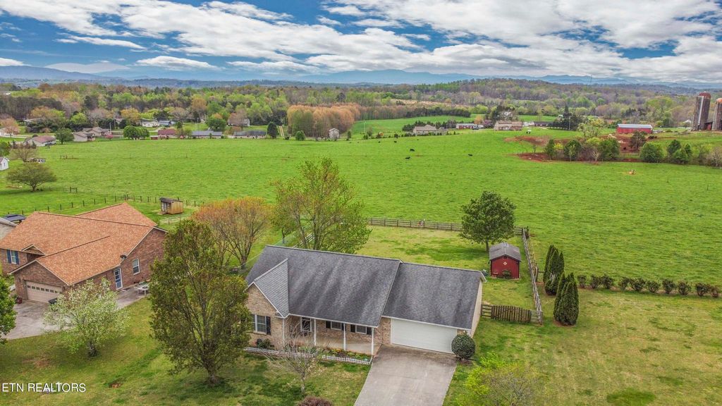 Photo of 159 Mountain Crest Lane, Greenback, TN 37742 (MLS # 1258243)
