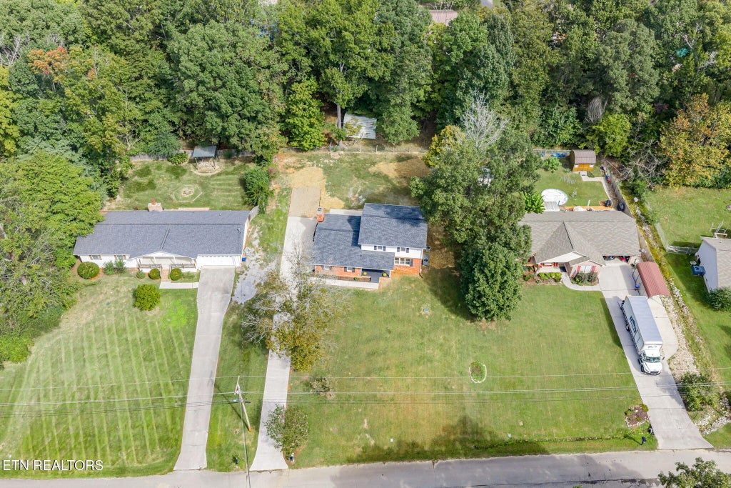 Photo of 3923 Glen Oaks Drive, Maryville, TN 37804 (MLS # 1358851)