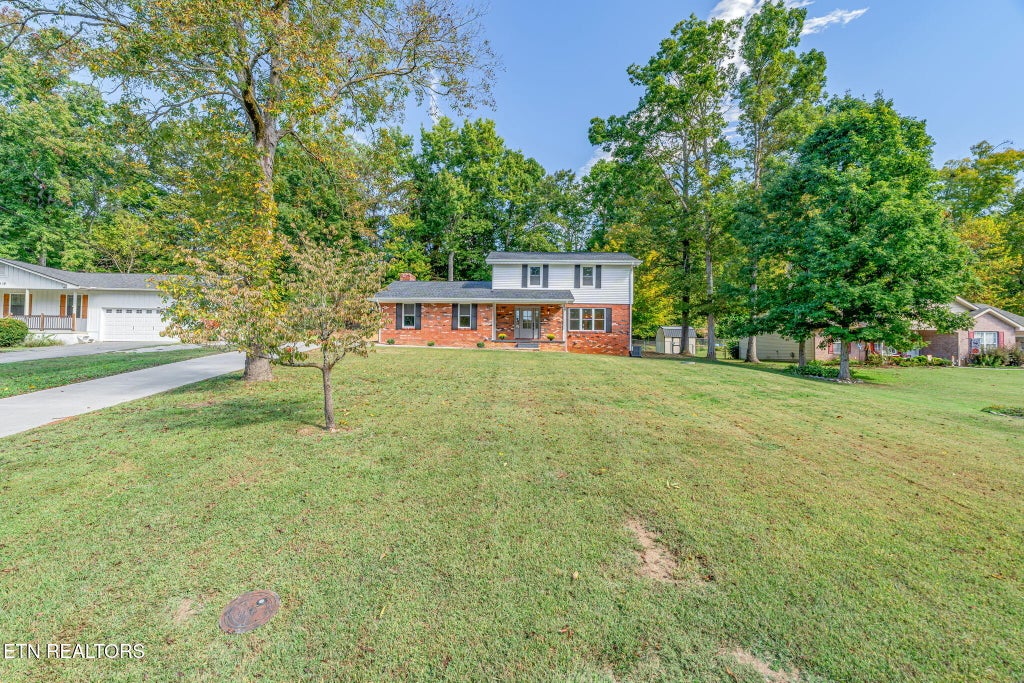 Photo of 3923 Glen Oaks Drive, Maryville, TN 37804 (MLS # 1358851)