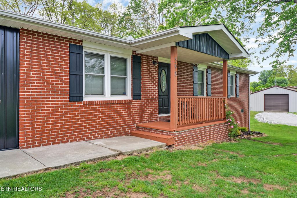 Photo of 598 Glenwood Circle, Crossville, TN 38555 (MLS # 1321280)