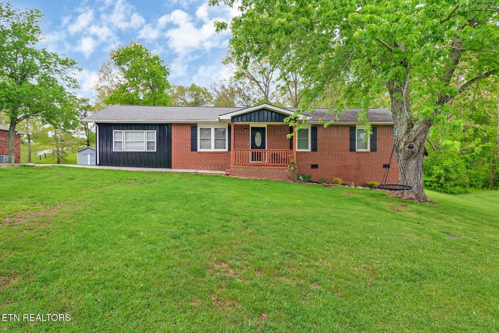 Photo of 598 Glenwood Circle, Crossville, TN 38555 (MLS # 1321280)