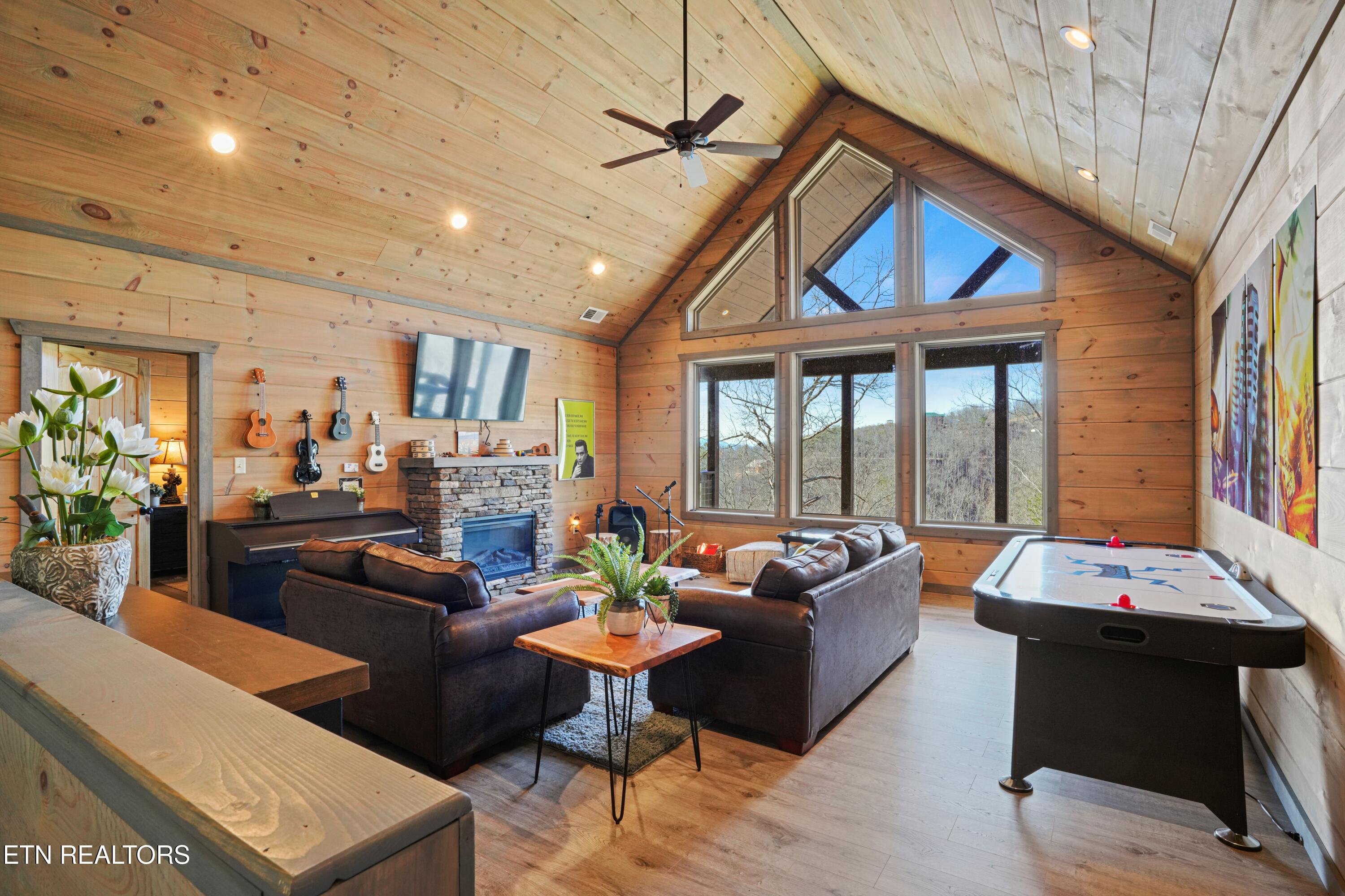 929 Pine Top Lane