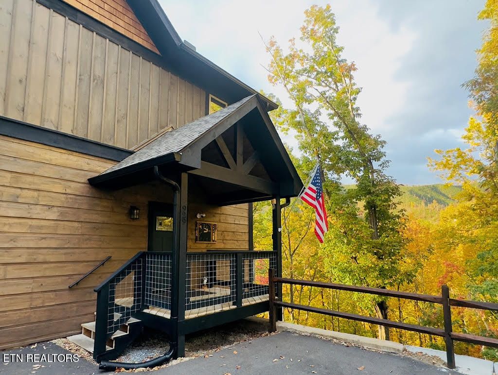 Photo of 929 Pine Top Lane, Gatlinburg, TN 37738 (MLS # 1296078)