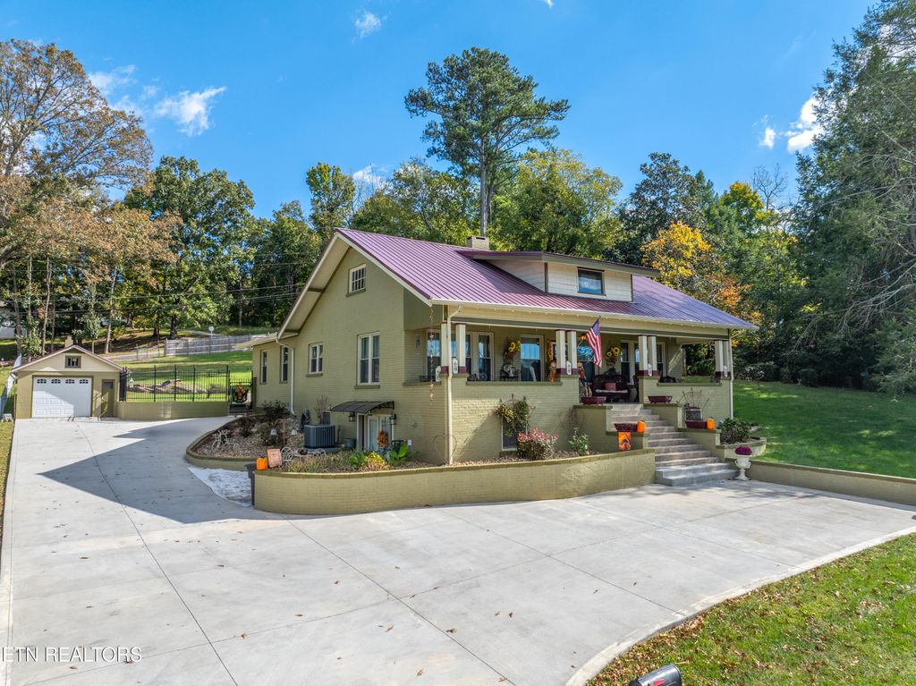 Photo of 719 College St, Madisonville, TN 37354 (MLS # 1280482)