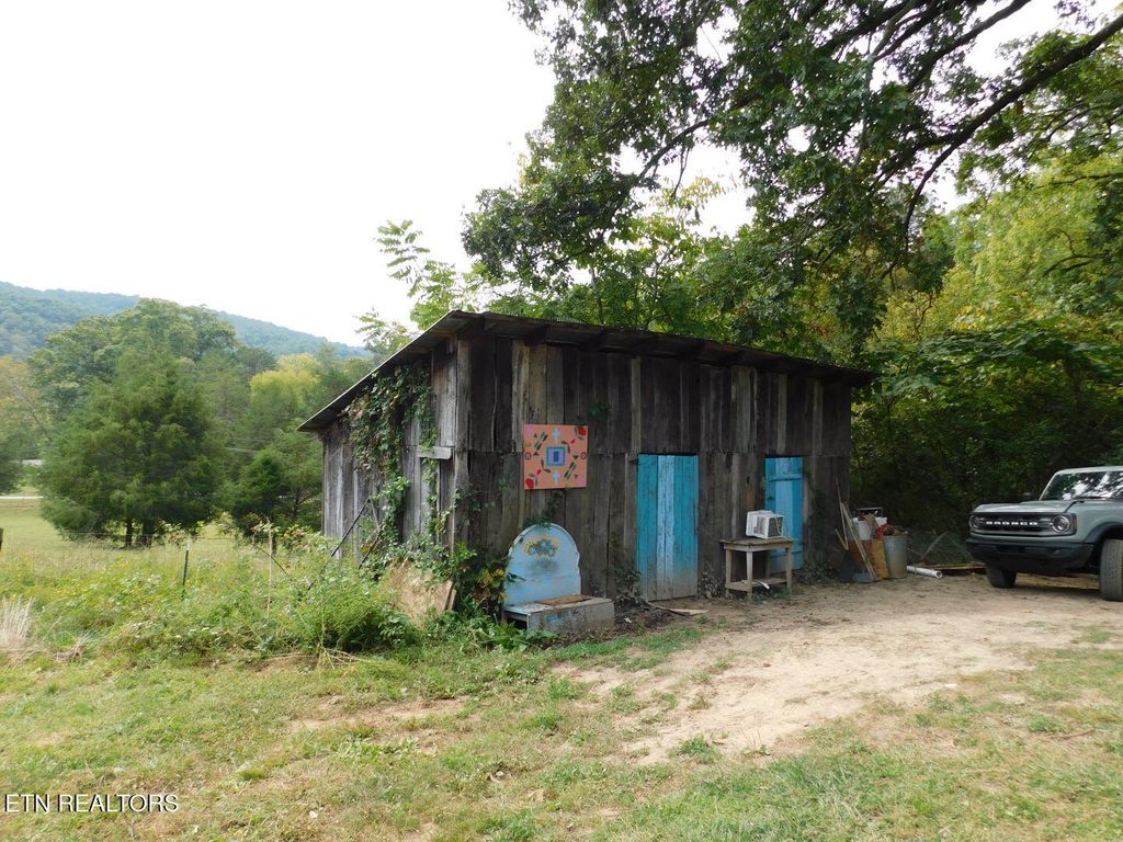 Photo of 739 Loop Hallow Rd, New Tazewell, TN 37825 (MLS # 1315559)