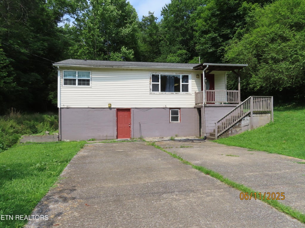 Photo of 110 Dale Rd, Oakdale, TN 37829 (MLS # 1304527)