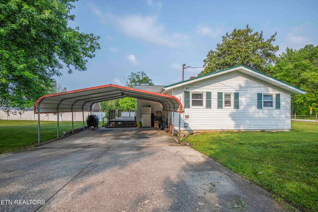 Photo of 470 Old Hen Valley Rd, Oliver Springs, TN 37840 (MLS # 1303237)